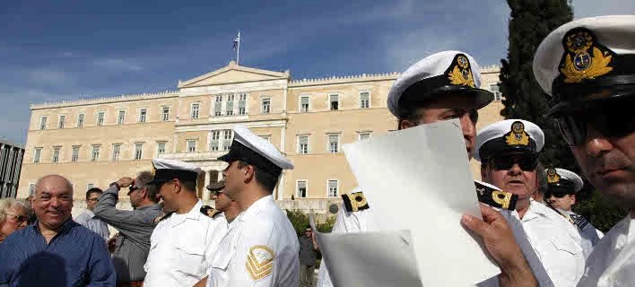Νέα προεκλογική παροχή Τσίπρα – Στη Βουλή η τροπολογία για την επιστροφή αναδρομικών σε ενστόλους